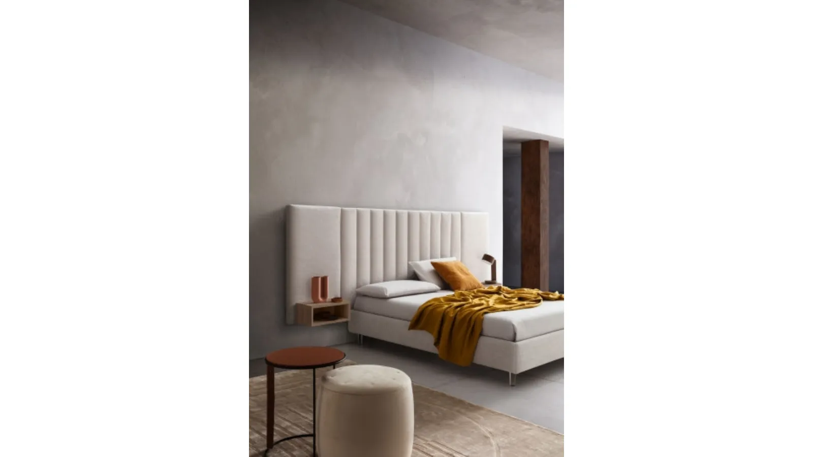 Letto Tile in tessuto imbottito di Le Comfort